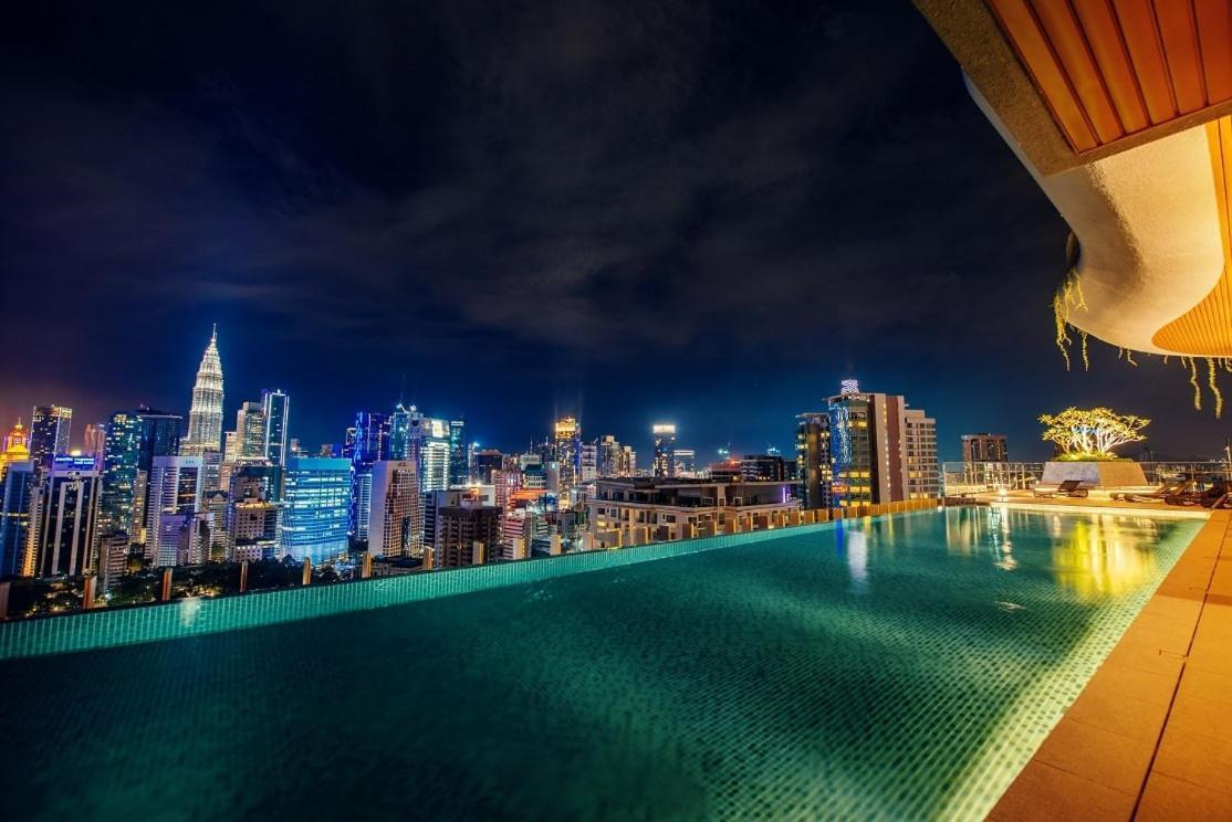 Ceylonz Suites By Mykey Куала-Лумпур Экстерьер фото Infinity pool at the 39th floor of the hotel