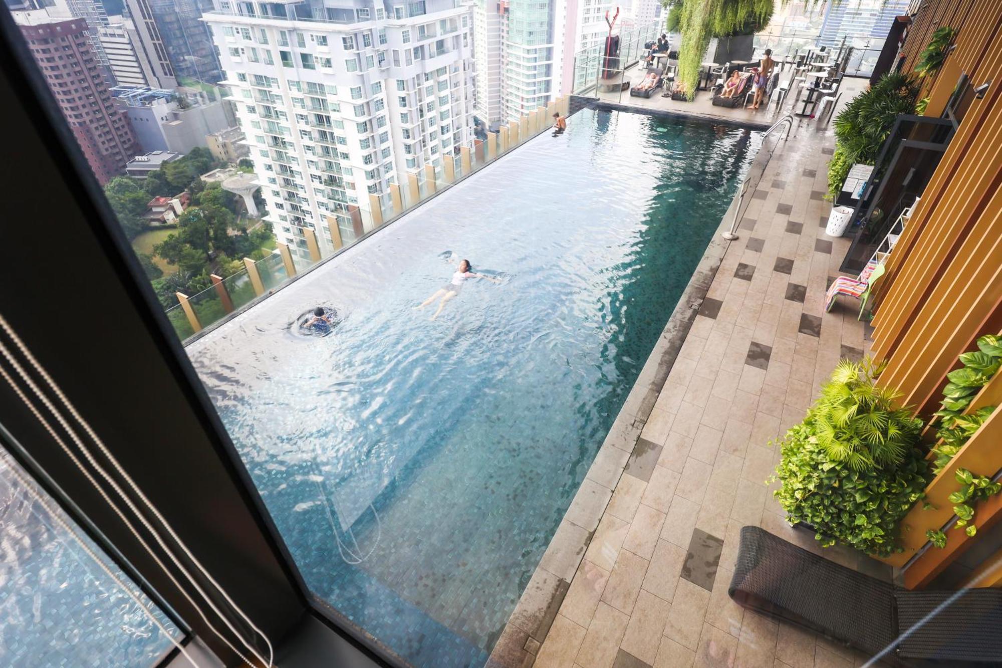 Ceylonz Suites By Mykey Куала-Лумпур Экстерьер фото Infinity pool at The Park, Kuala Lumpur