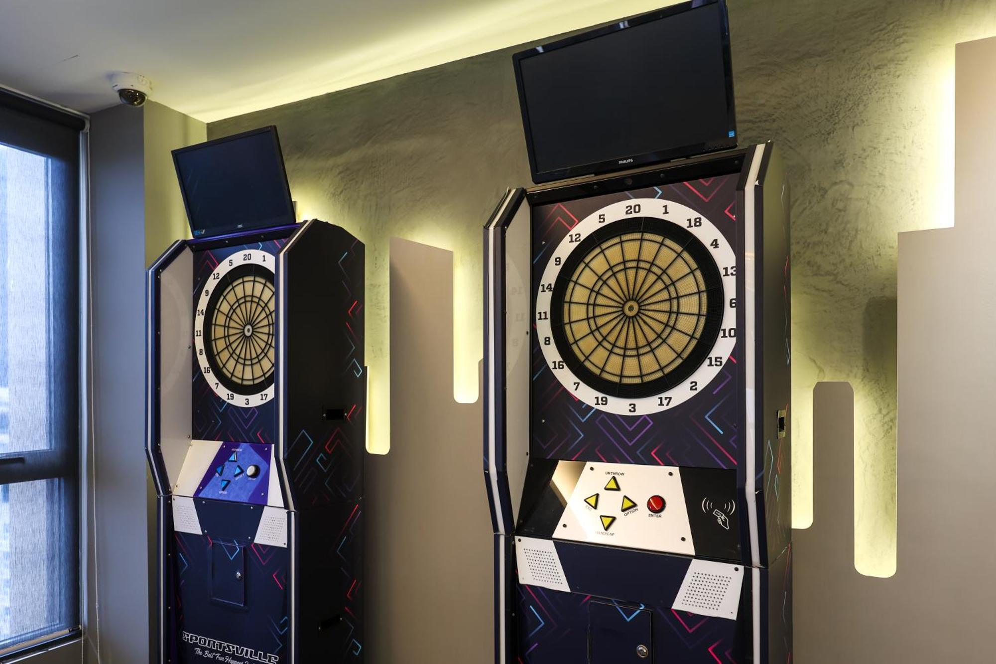 Ceylonz Suites By Mykey Куала-Лумпур Экстерьер фото A pair of electronic dartboard machines